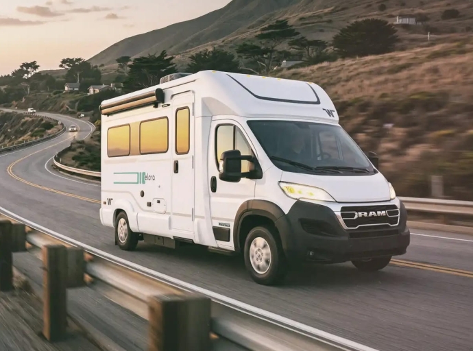 Winnebago lance les nouveaux Elora™ et Resa™ : deux motorisés compacts qui redéfinissent le Classe C 